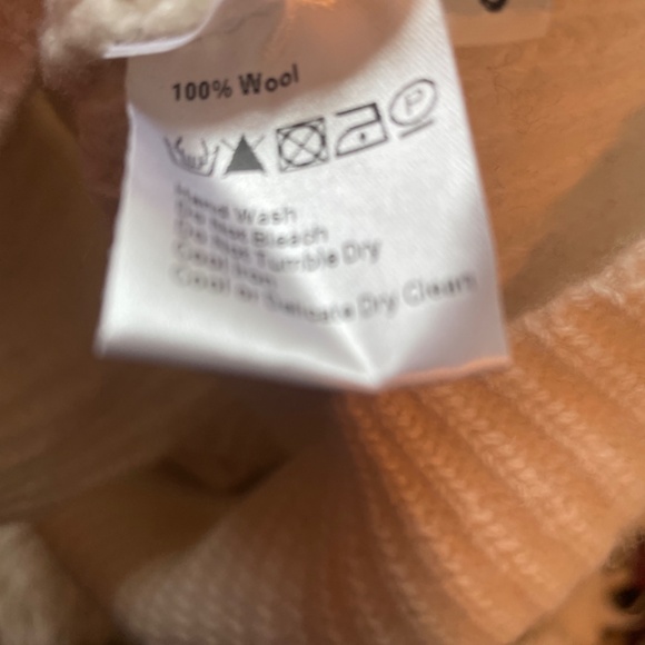 Celtic and co Wool sweater turtleneck . Worn once. Excellent condition - Picture 3 of 5